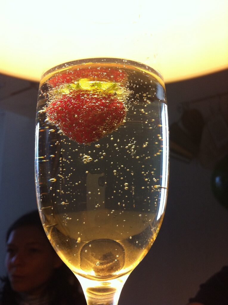 prosecco, sparkling wine, strawberry-2086297.jpg